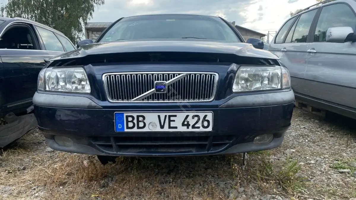 Решетка радиатора 63656190