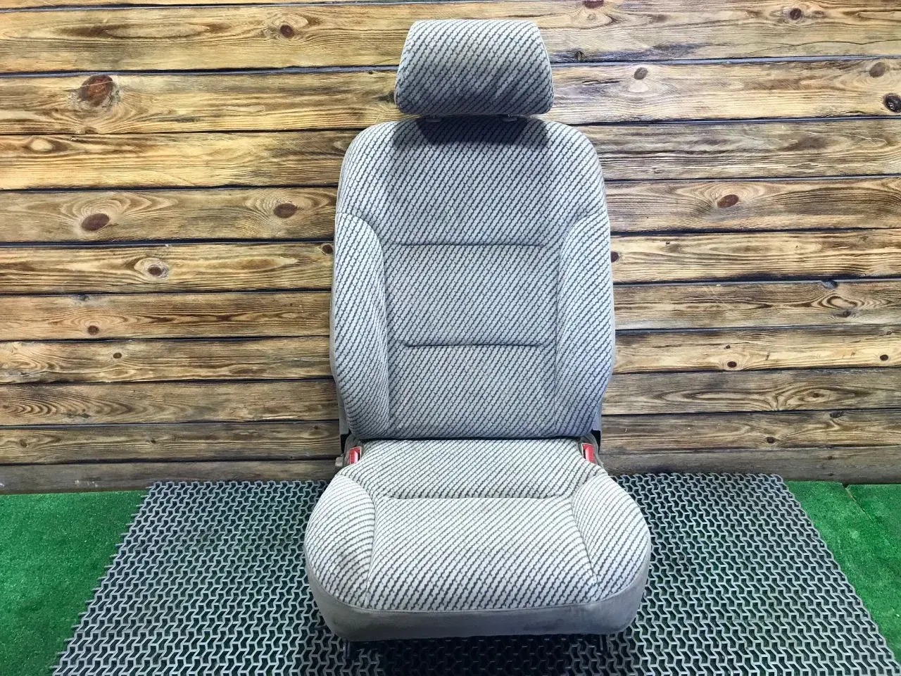 Сиденье 116245262