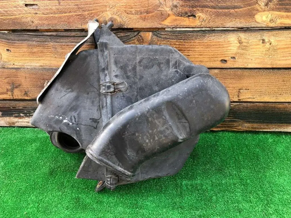 Корпус воздушного фильтра 4AO129607J