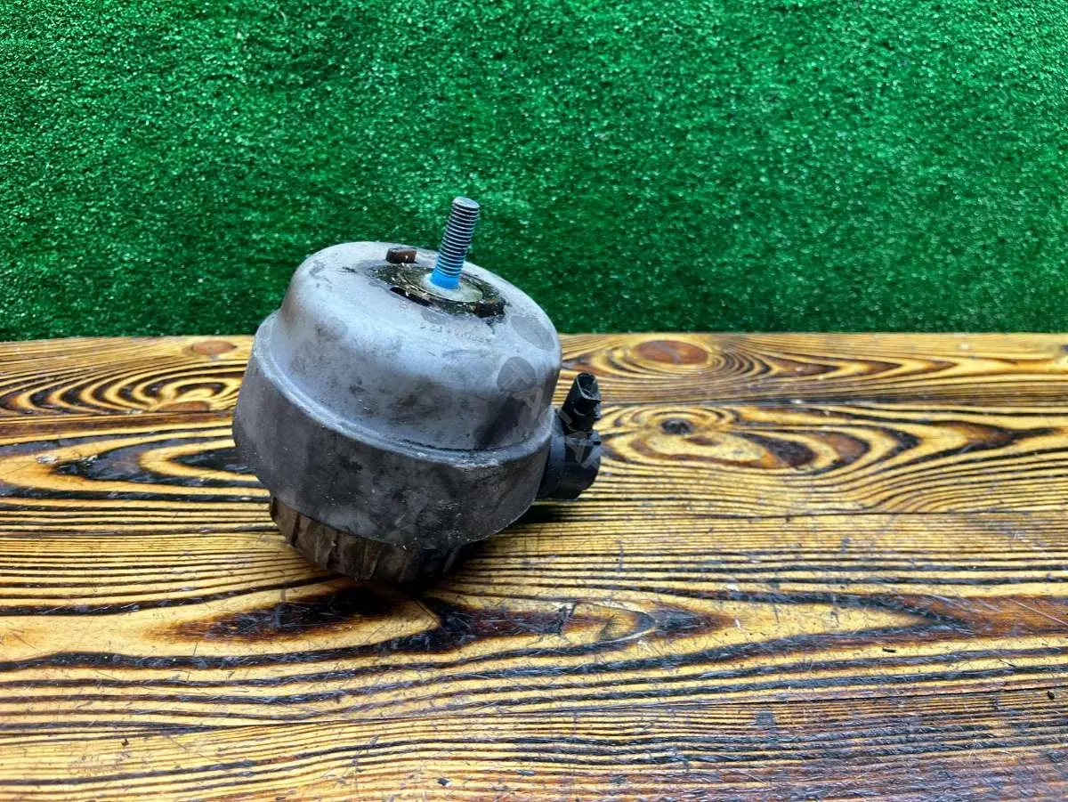 Подушка двигателя (Опора) 4F0199379L