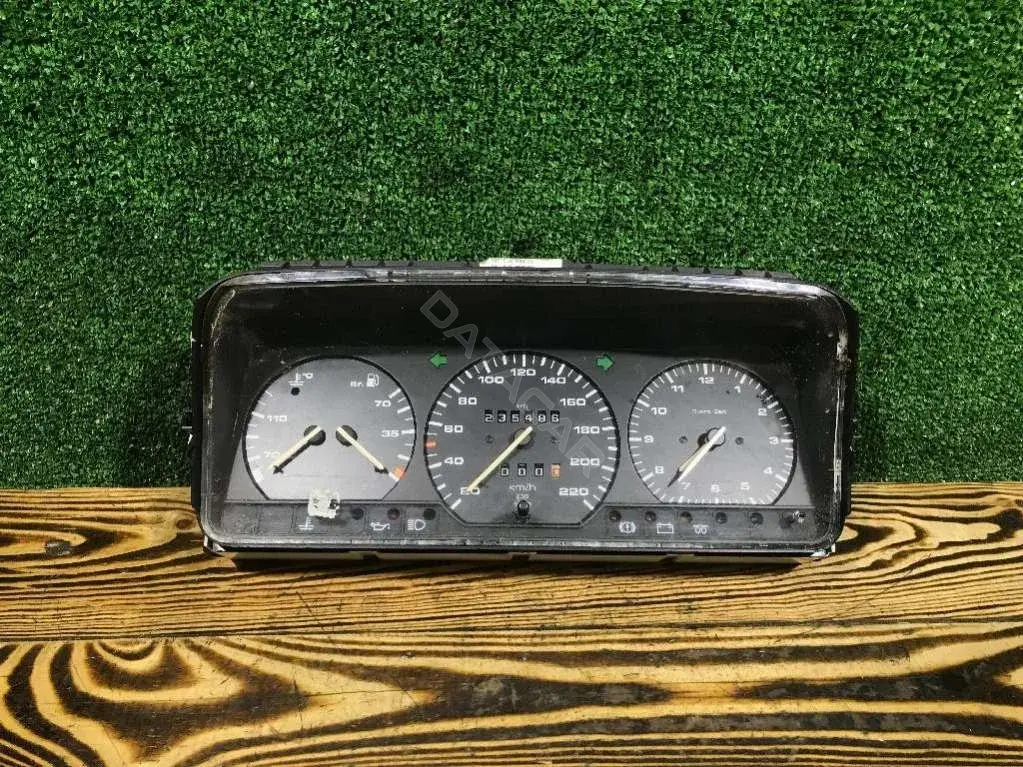Панель приборов 701919033BA