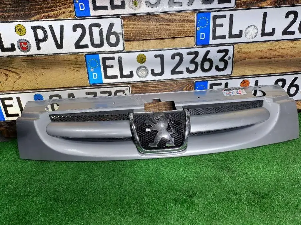 Решетка радиатора 9644758777