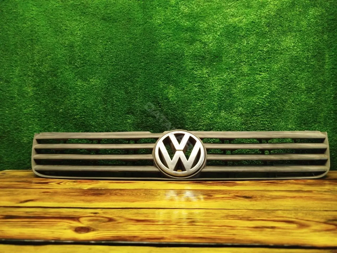 Решетка радиатора VW0702401