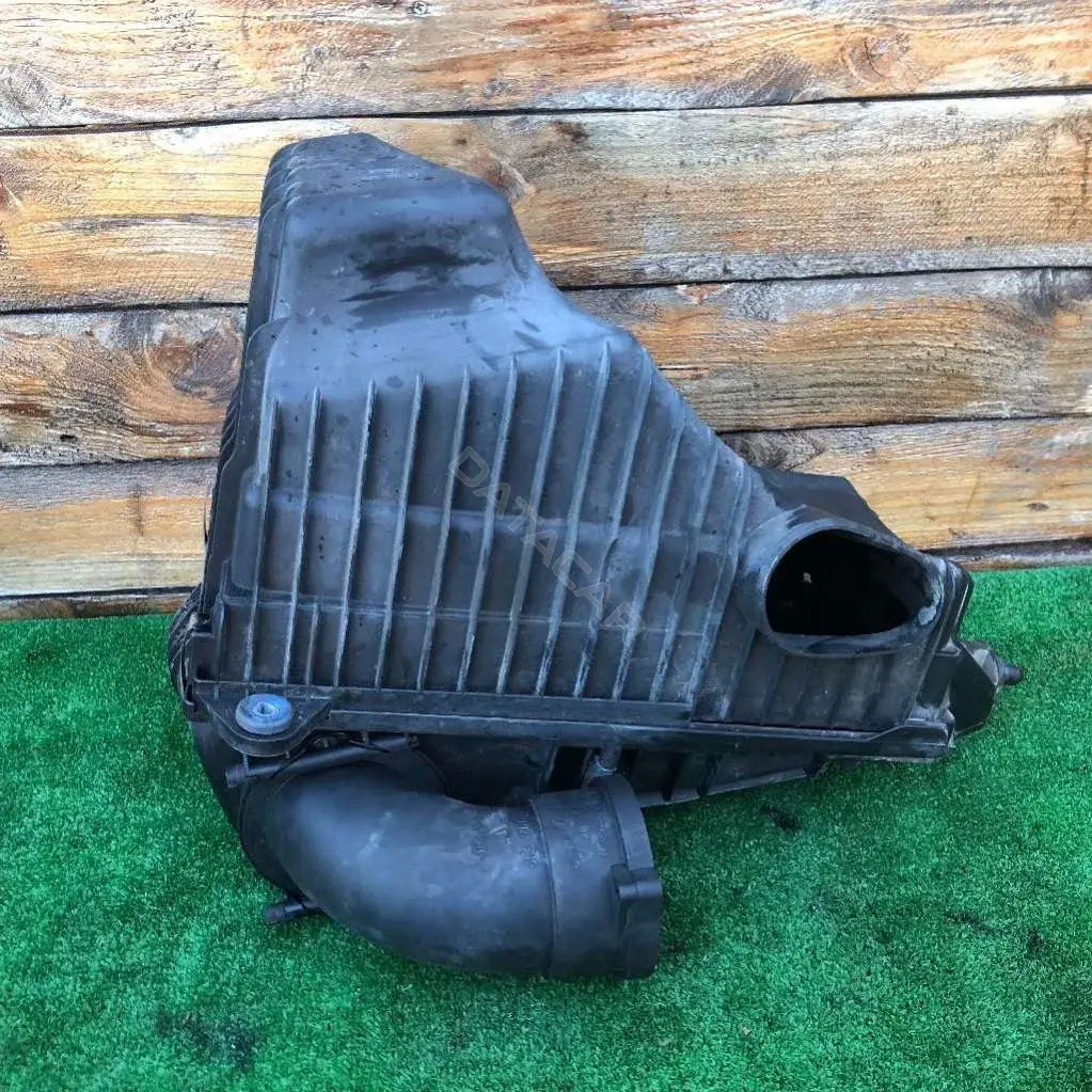 Корпус воздушного фильтра 7L0128607, 7L0128620