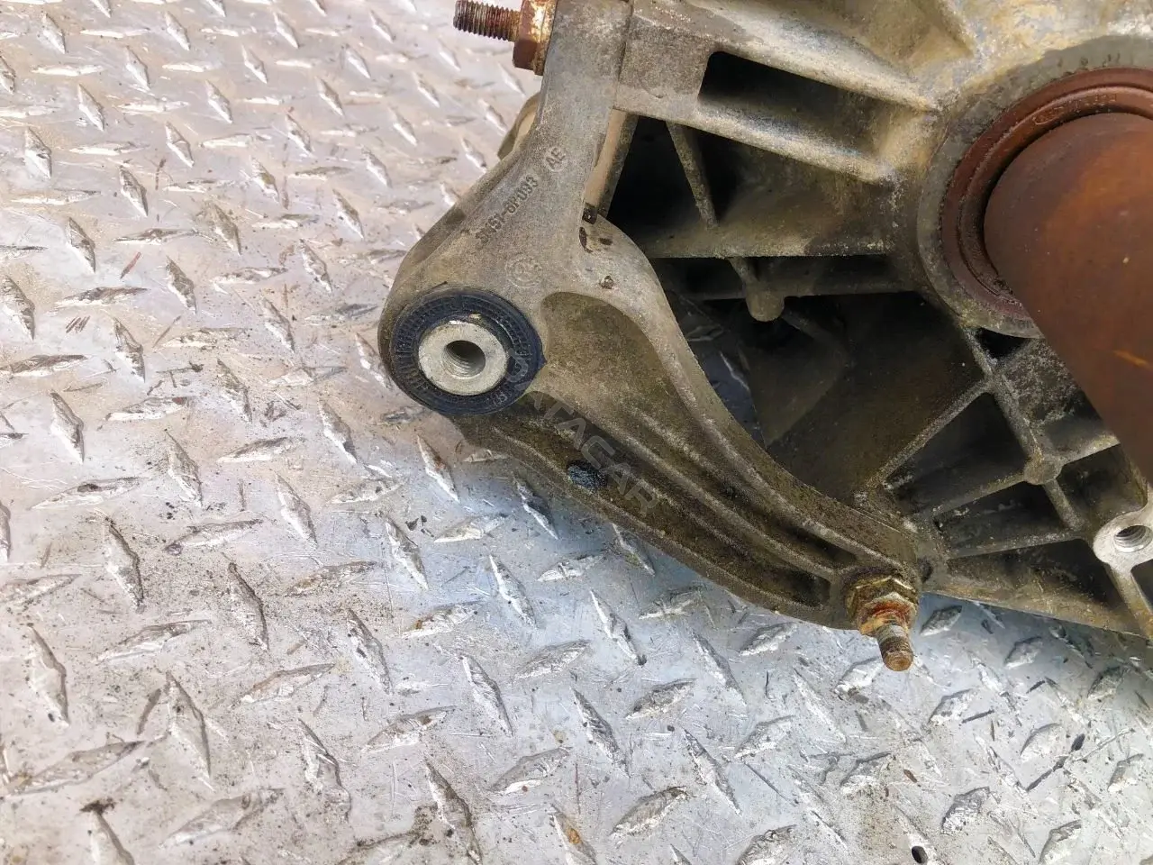 Кронштейн КПП 3M518P093AE