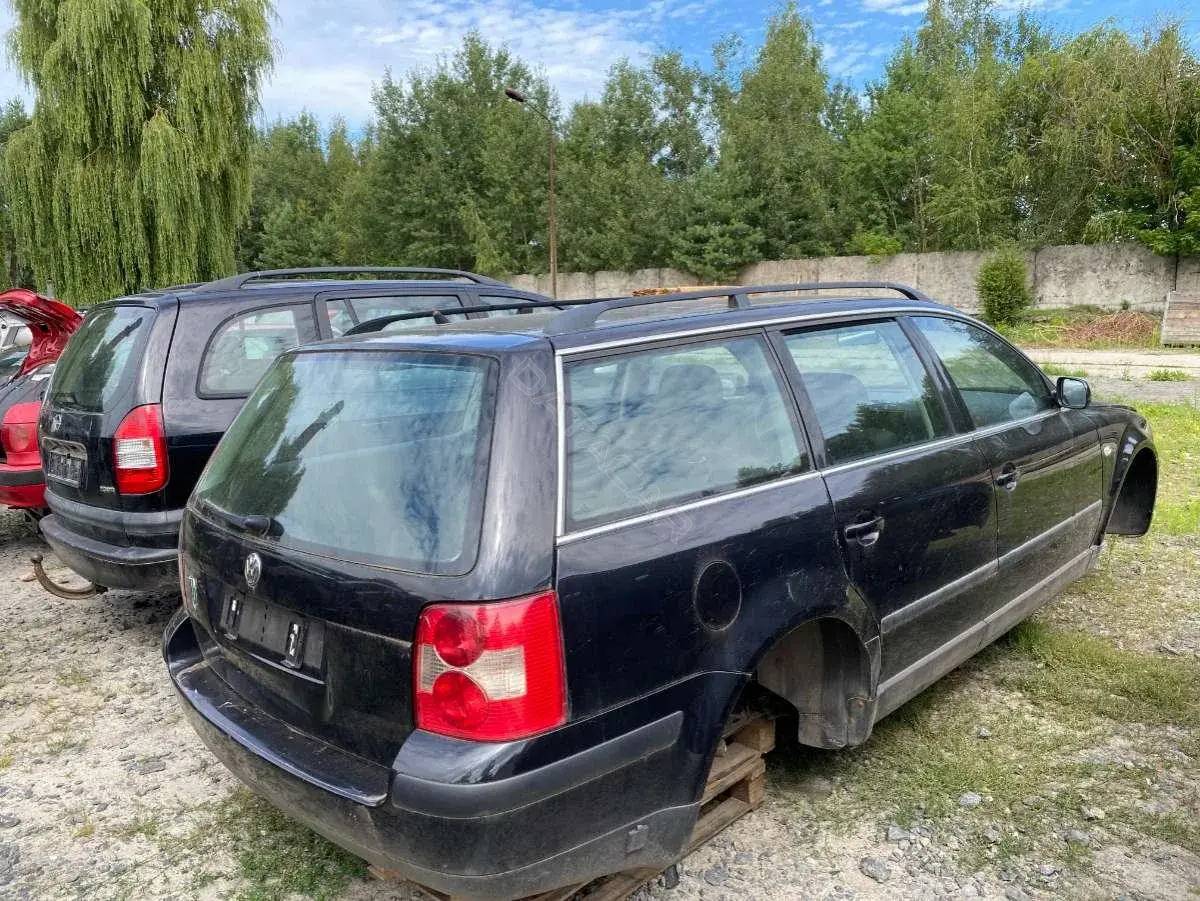 Топливный бак 64779928