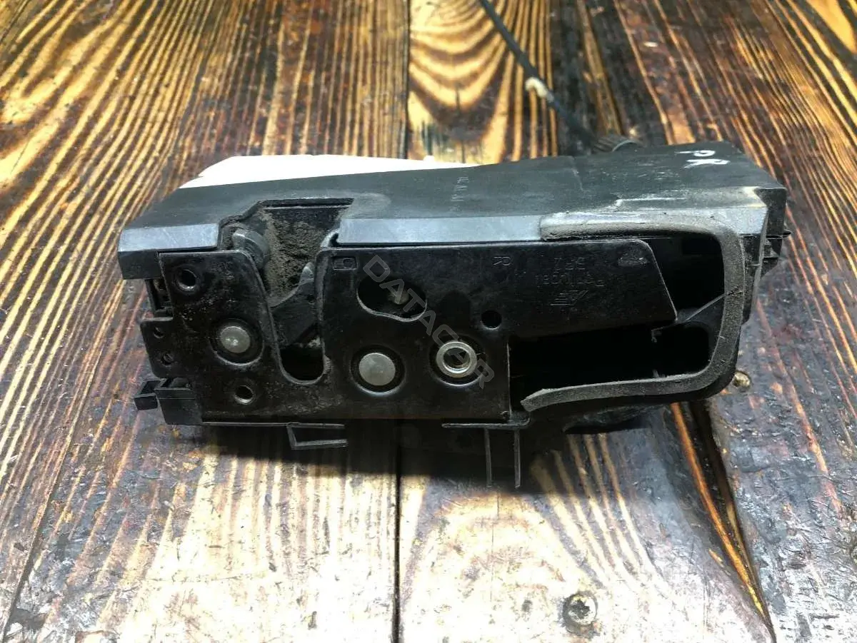 Замок двери 93BG220A20DD