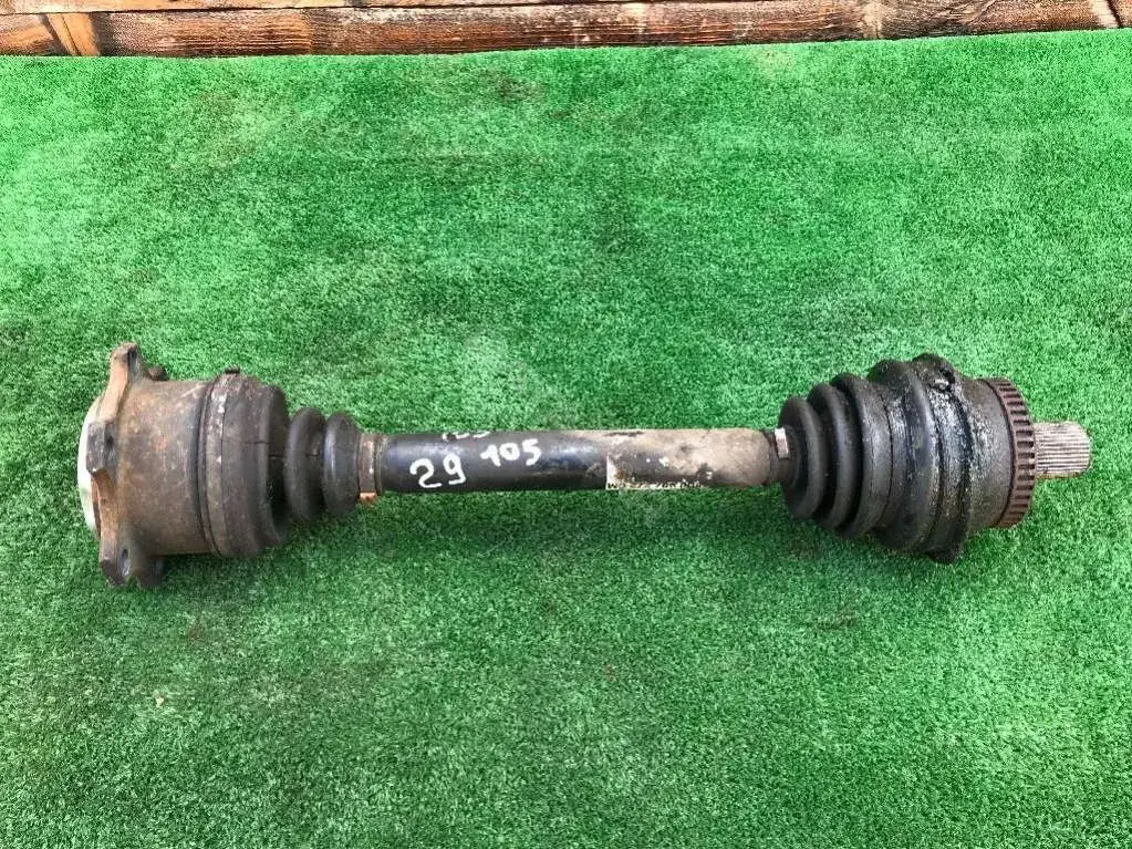 Приводной вал / Полуось 8D0407272CM
