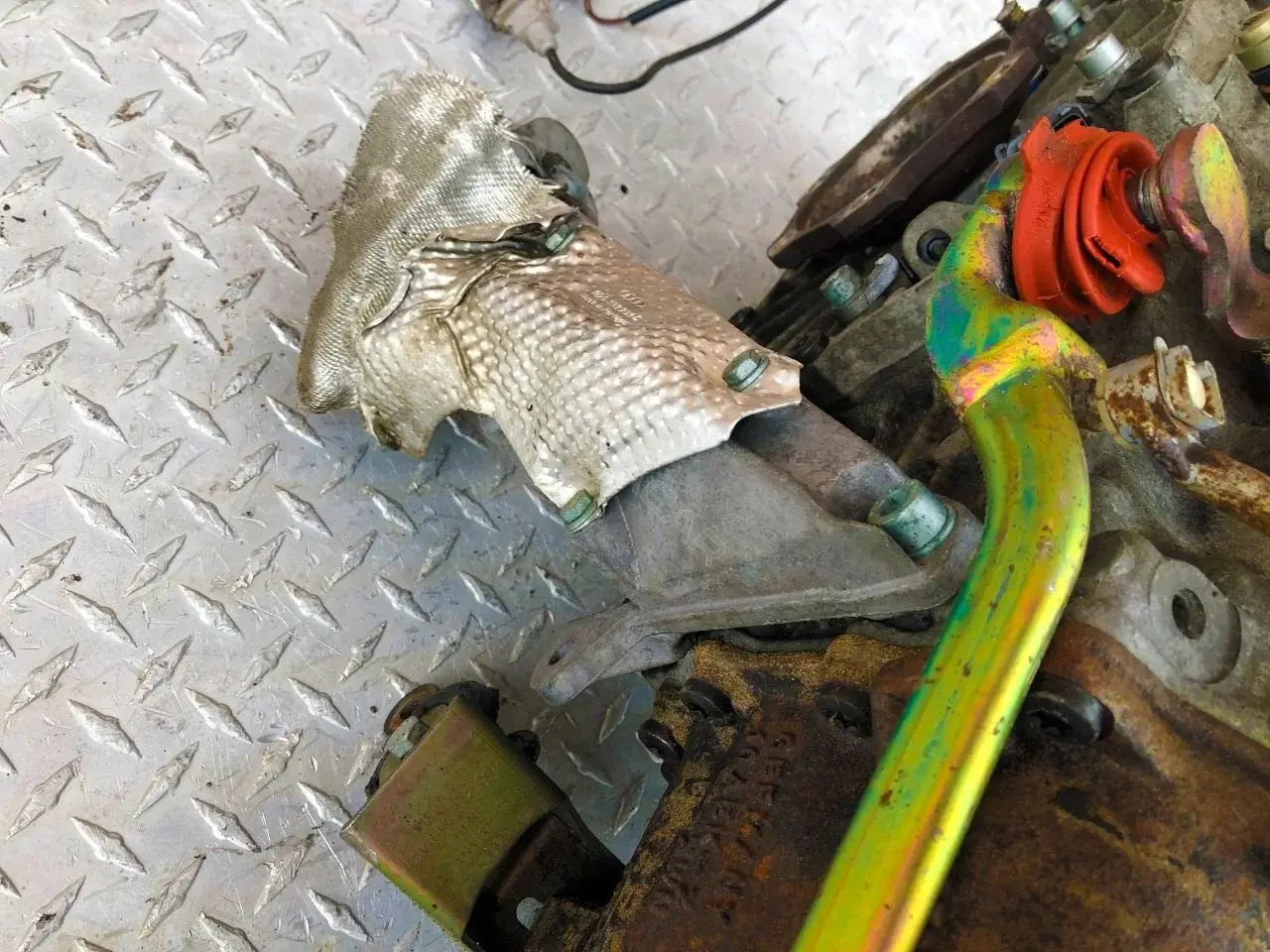 Кронштейн КПП 8D0399113AS