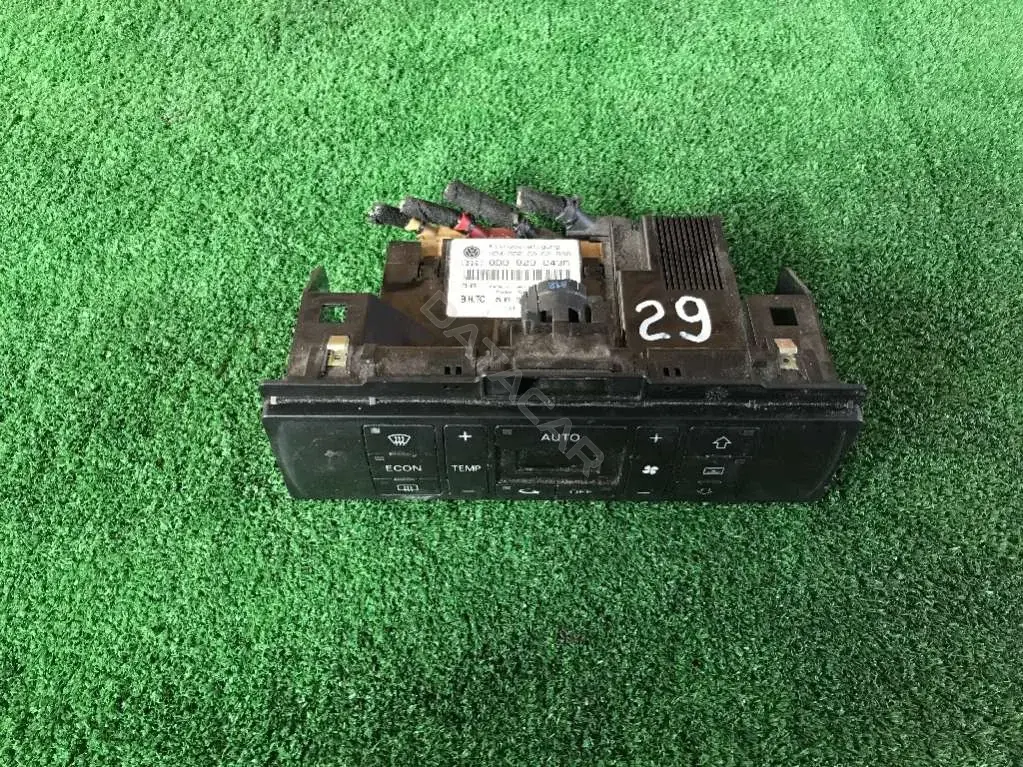 Блок управления климат-контролем 8D0820043M