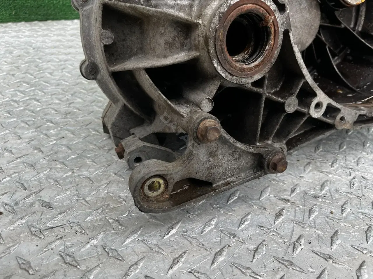 Кронштейн КПП 98AB6P093AD