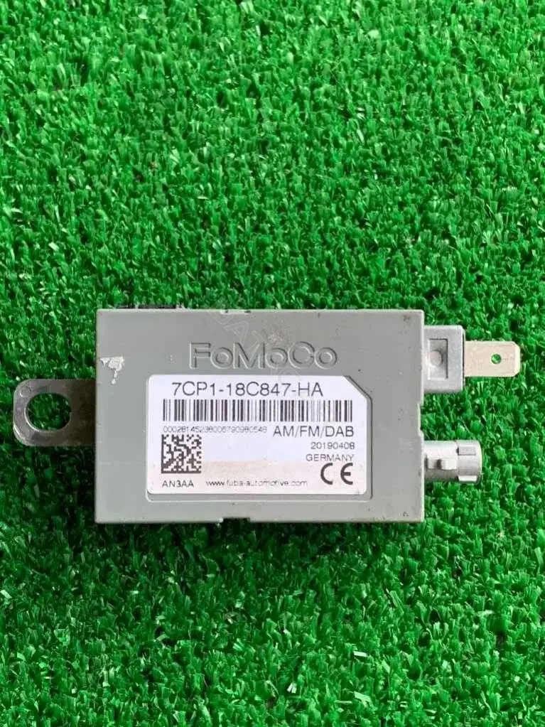 Усилитель антенны 7CP118C847HA