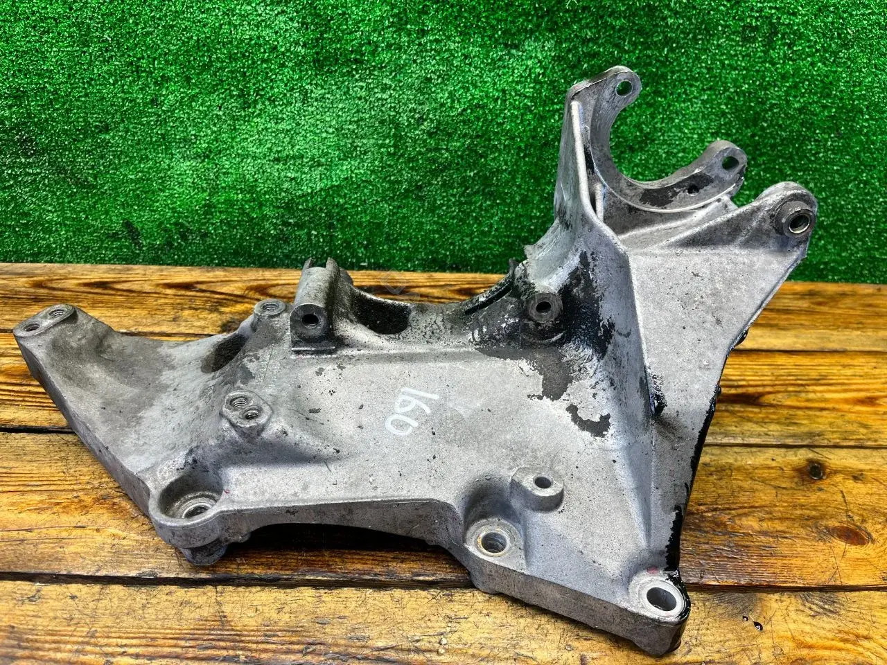 Кронштейн генератора 8200183234