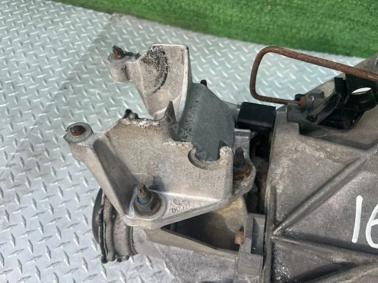 Кронштейн КПП XS617M125AC
