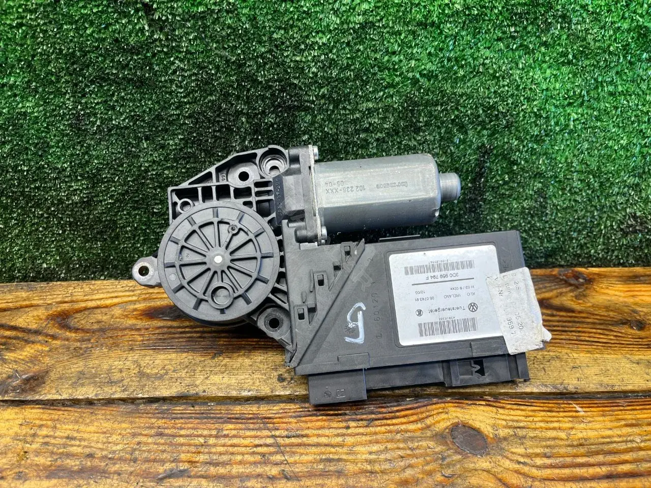 Моторчик стеклоподъемник 0130821764, 102236XXX, 3D0959794F