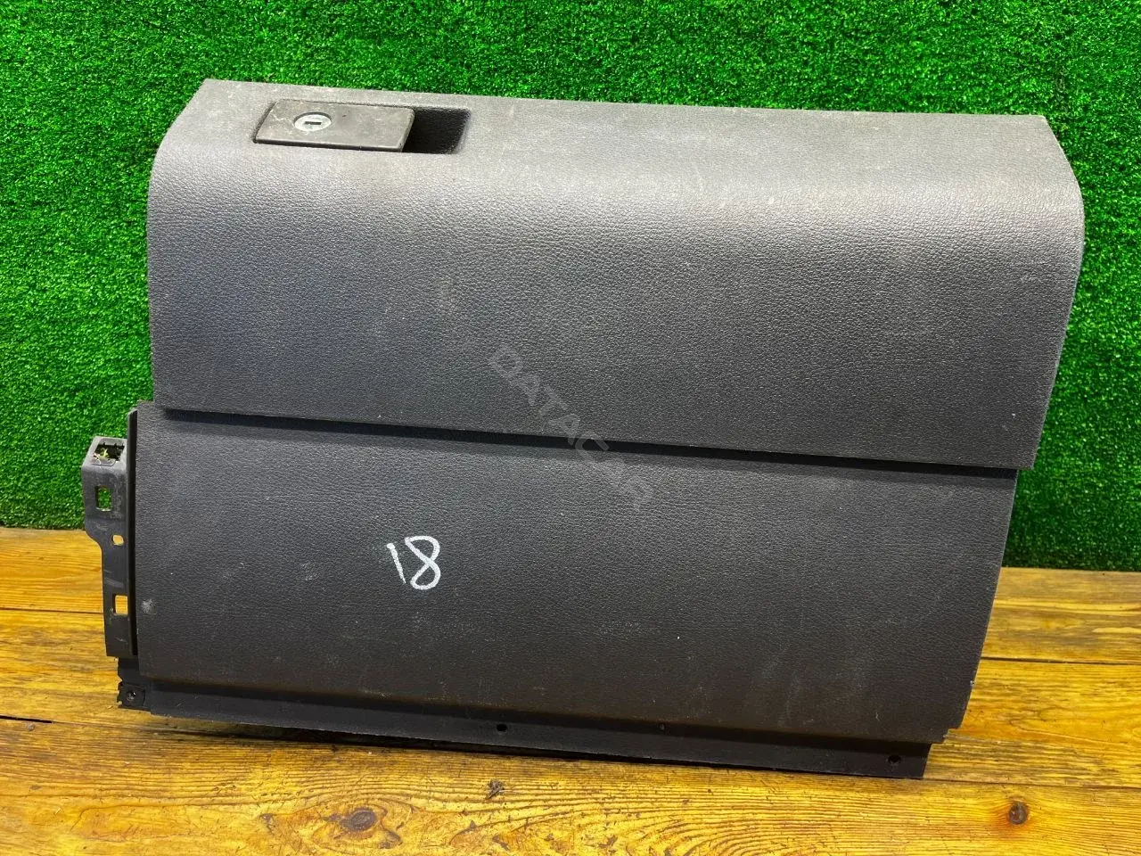 Бардачок 1T1857101A