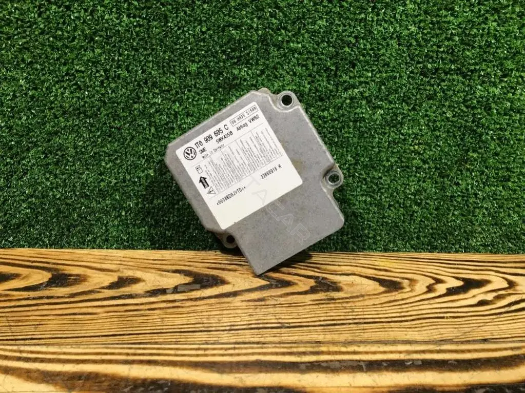 Блок управления подушками безопасности 1T0909605C