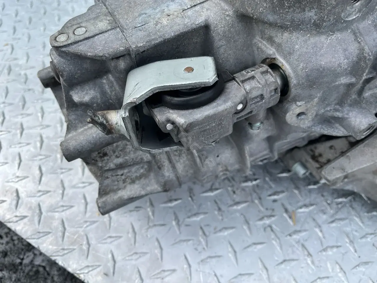 Тяга КПП 893711615A