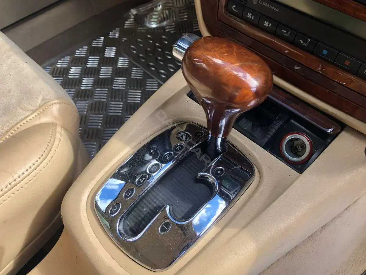 Селектор включения передачи для автоматической КПП 82008218