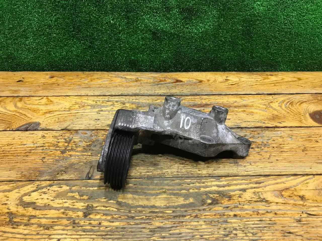 Кронштейн генератора XS7E10039BA
