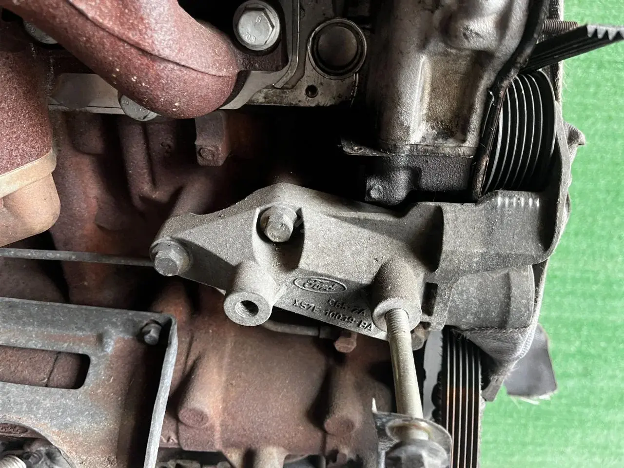 Кронштейн генератора XS7E10039BA