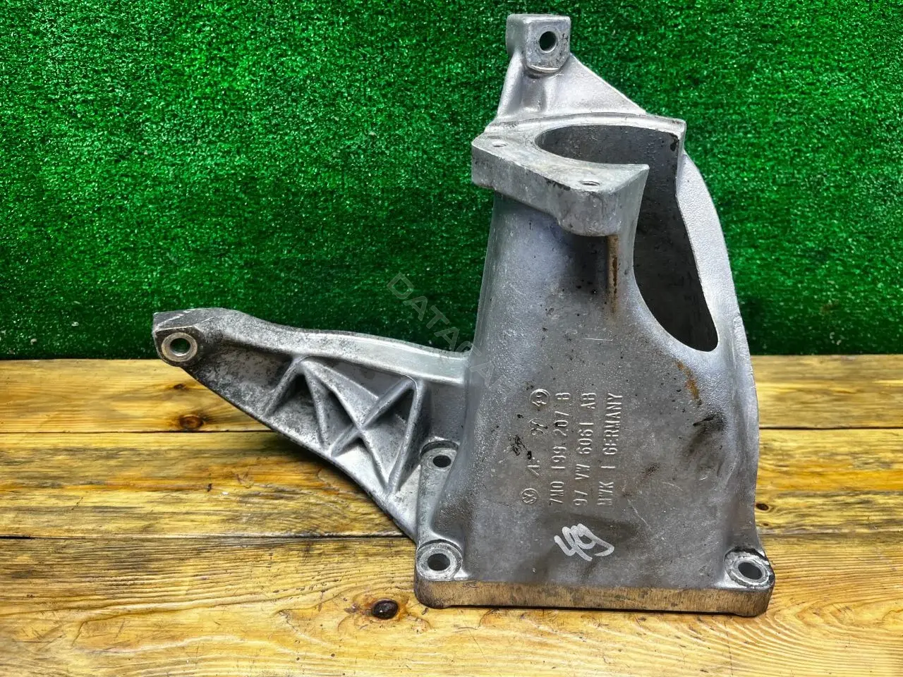 Кронштейн полуоси 7M0199207B, 97VW6061AB