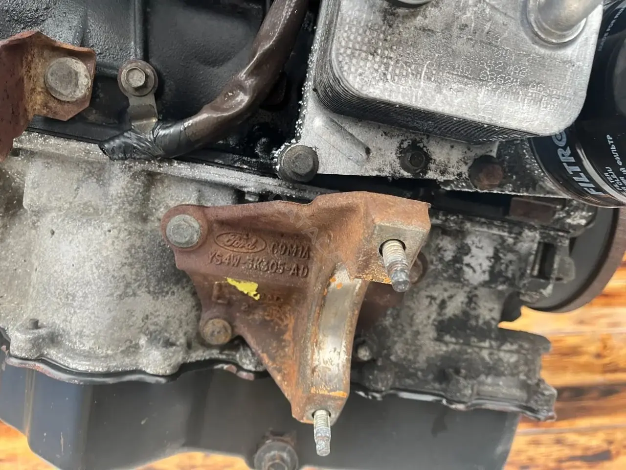Кронштейн полуоси YS4W3K305AD