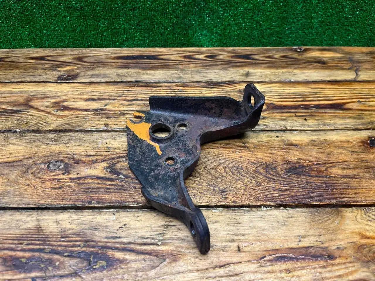 Кронштейн гидроусилителя 04668785AA