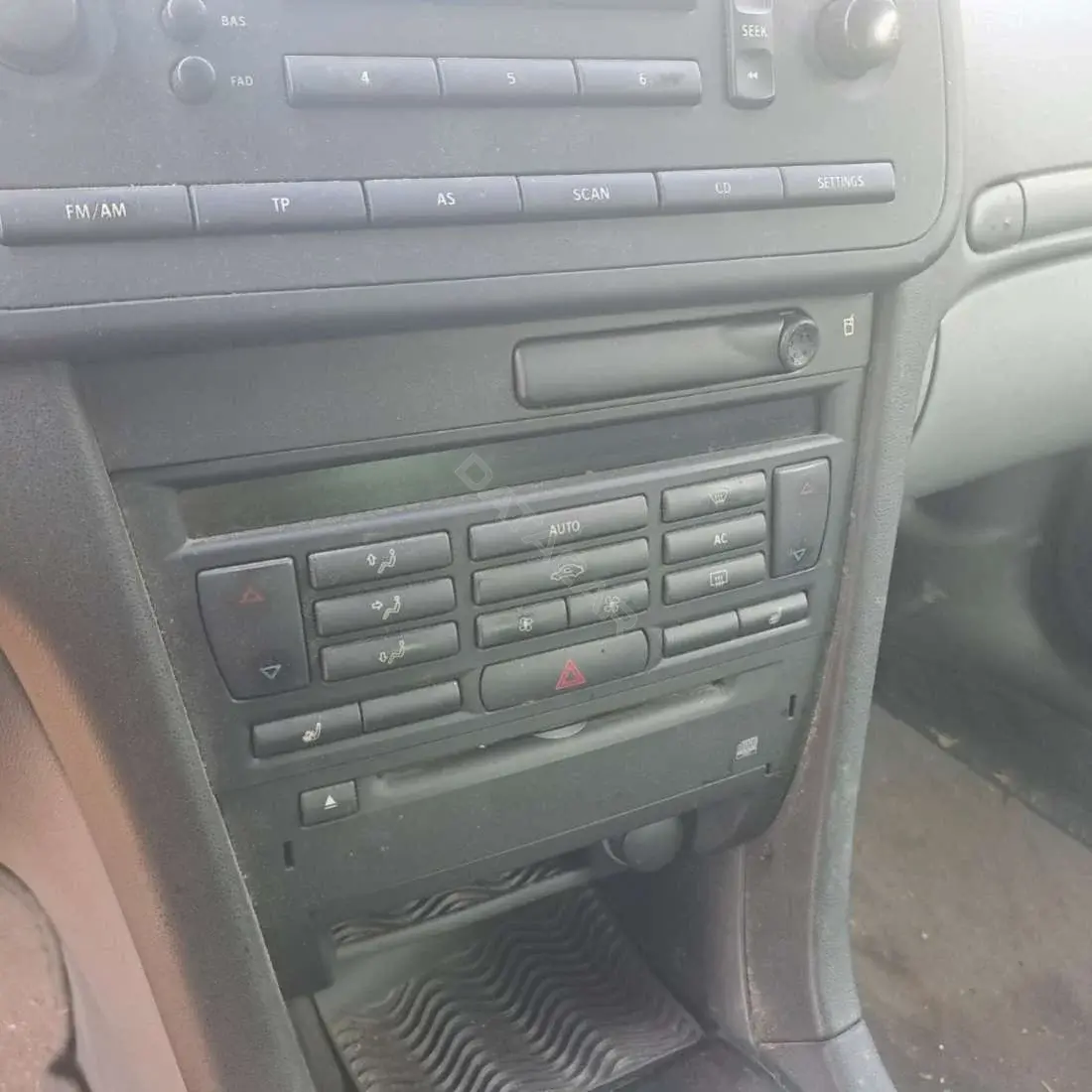 Кнопка аварийки 63634710