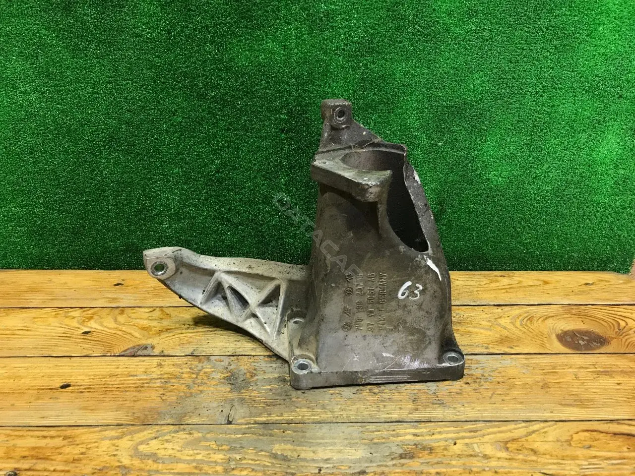 Кронштейн полуоси 7M0199207B, 97VW6061AB
