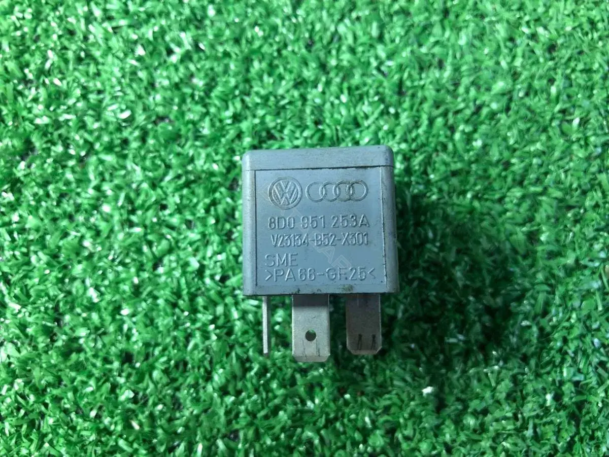 Реле вентилятора 373, 8D0951253A, М23134B52X301