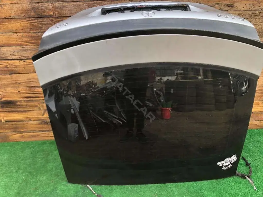 Замок крышки багажника 56101998