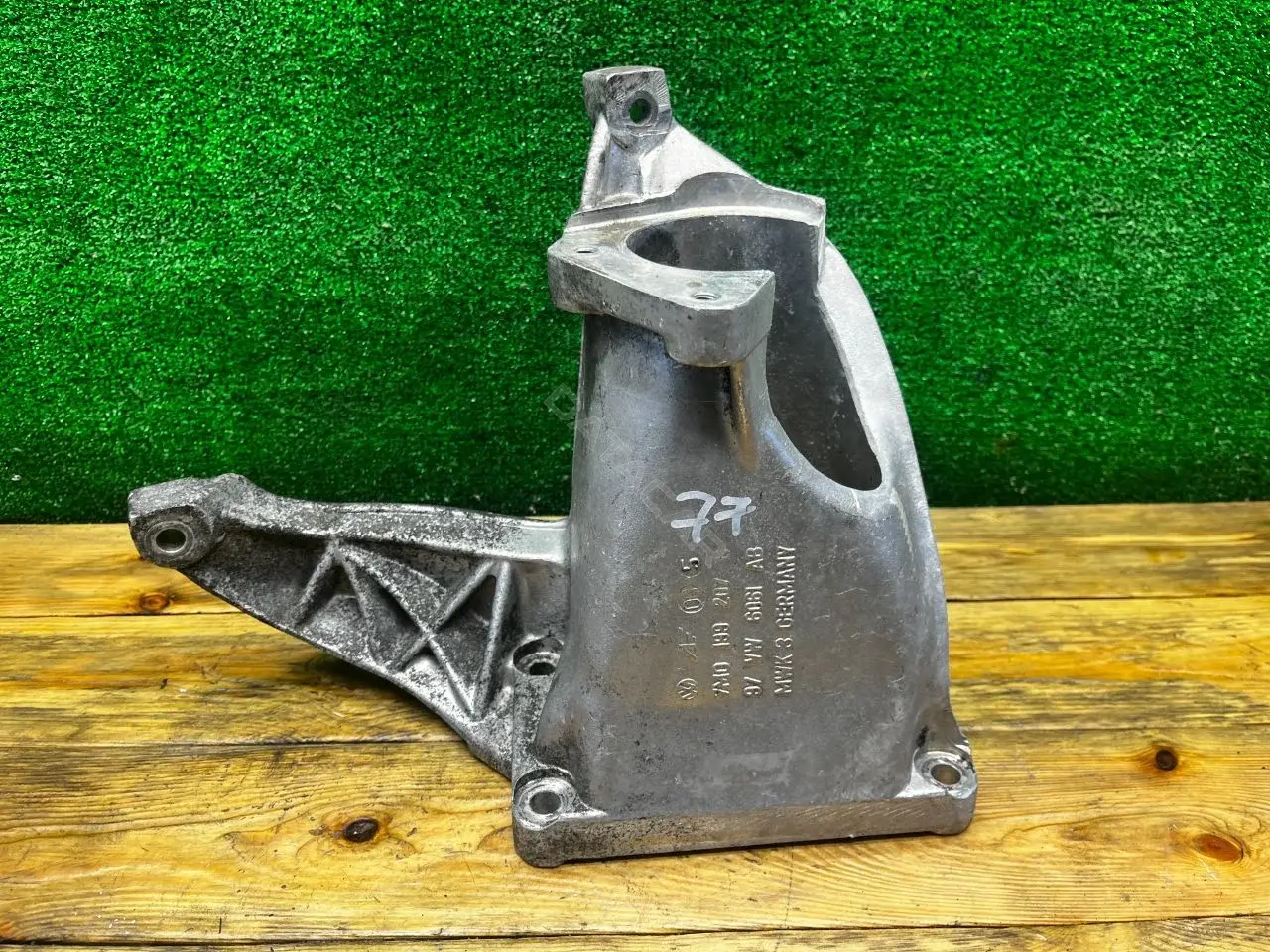 Кронштейн полуоси 7M0199207B, 97VW6061AB