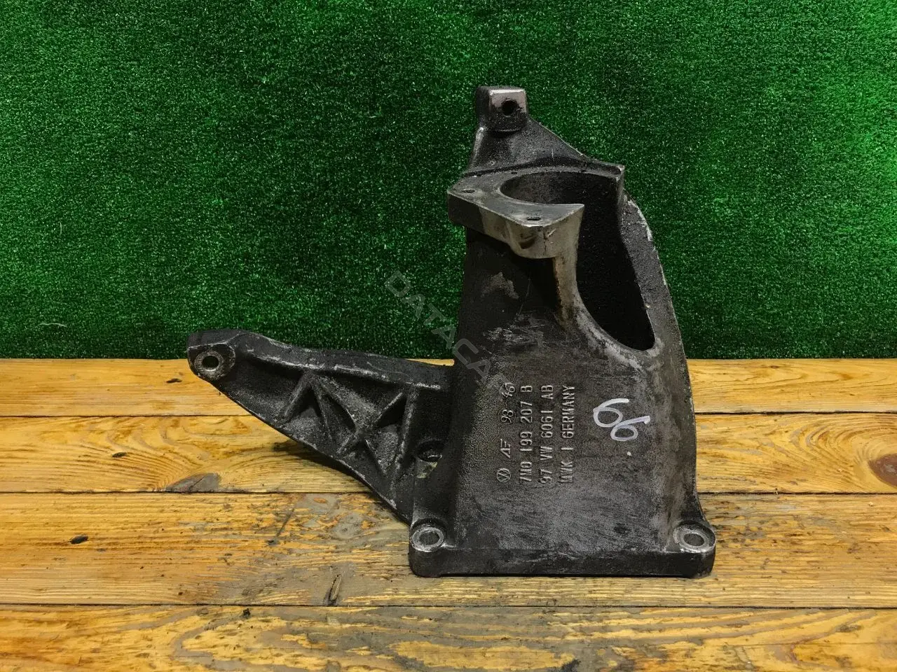 Кронштейн полуоси 7M0199207B, 97VW6061AB