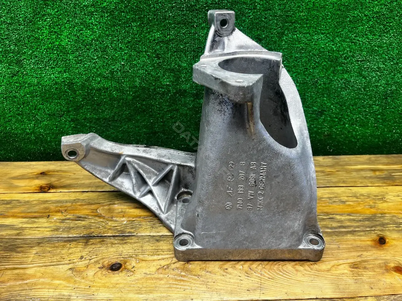 Кронштейн полуоси 7M0199207B, 97VW6061AB