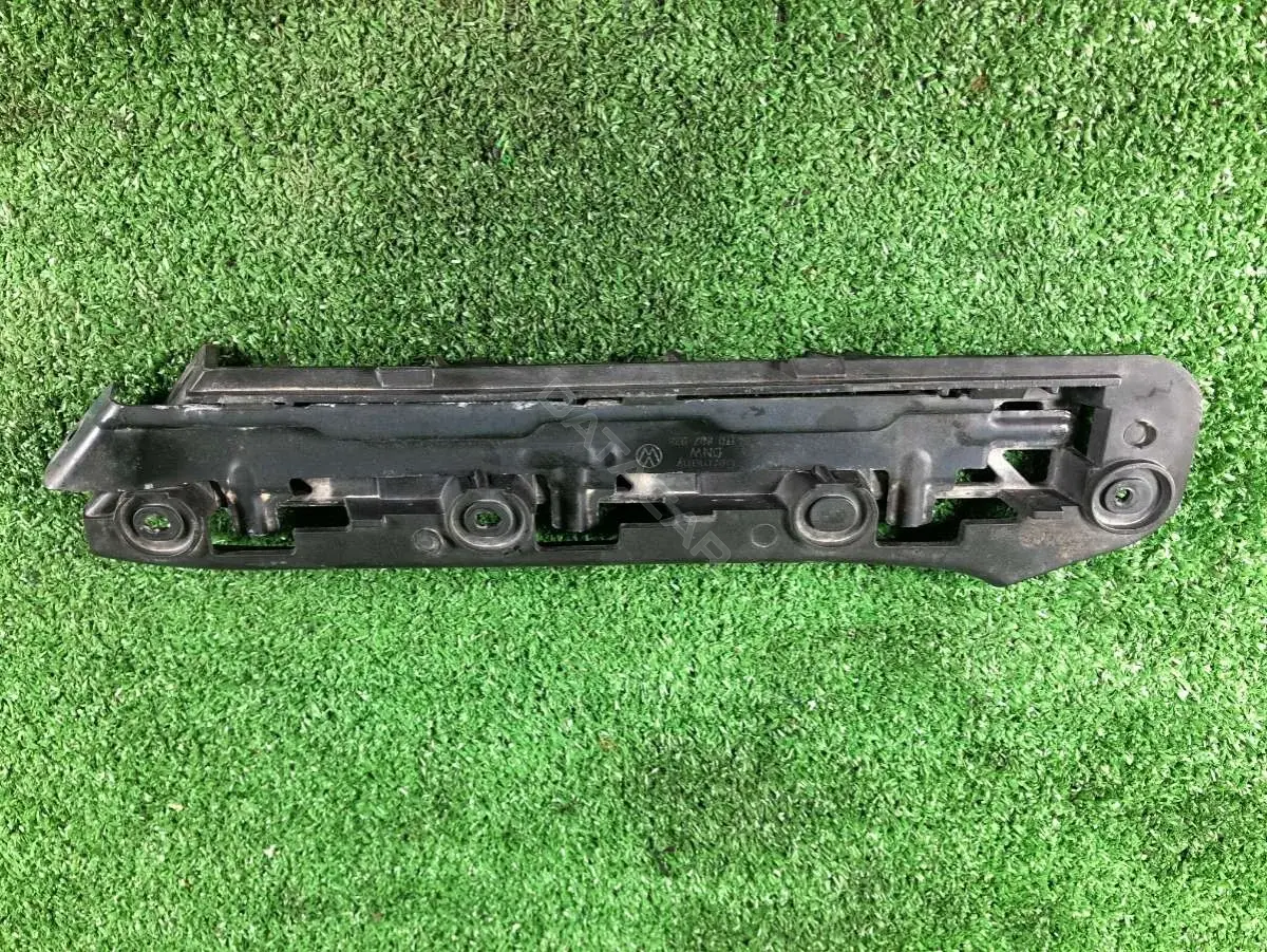 Кронштейн-направляющая бампера 1T0807050, 1T0807936