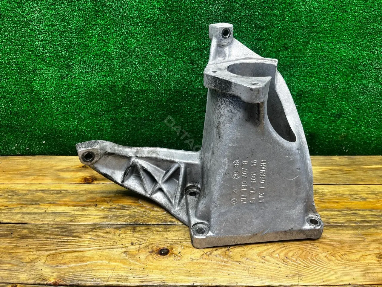 Кронштейн полуоси 7M0199207B, 97VW6061AB