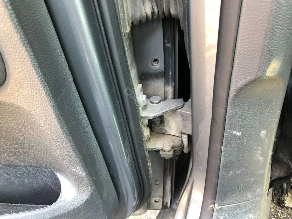 Петля двери 64918798