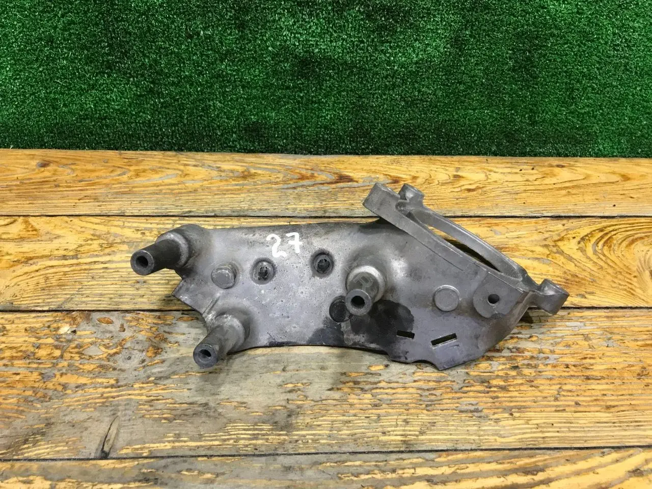 Кронштейн двигателя 7L5131082