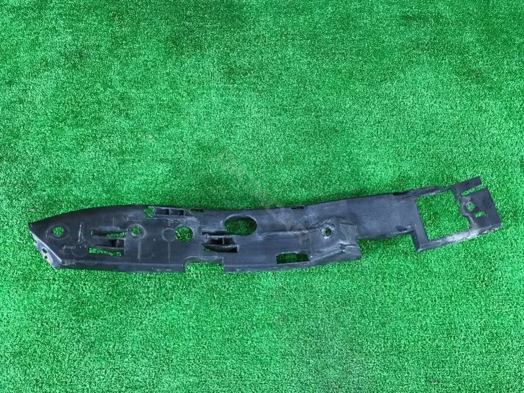 Кронштейн-направляющая бампера 7L6807183C