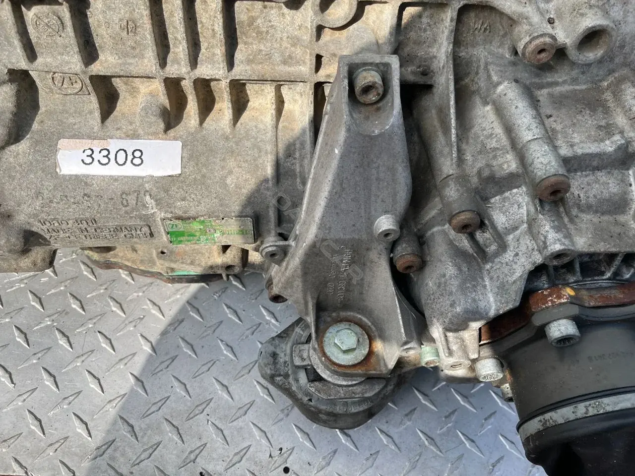 Кронштейн КПП 8D0399114AJ
