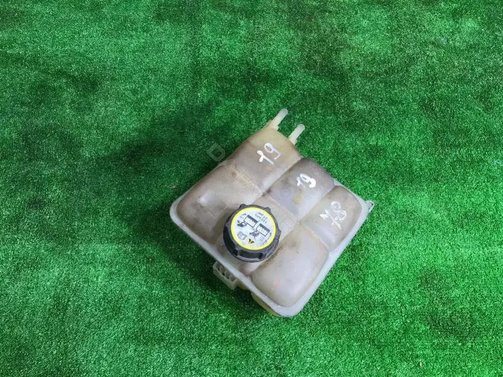 Расширительный бачок 3M5H8K218AJ