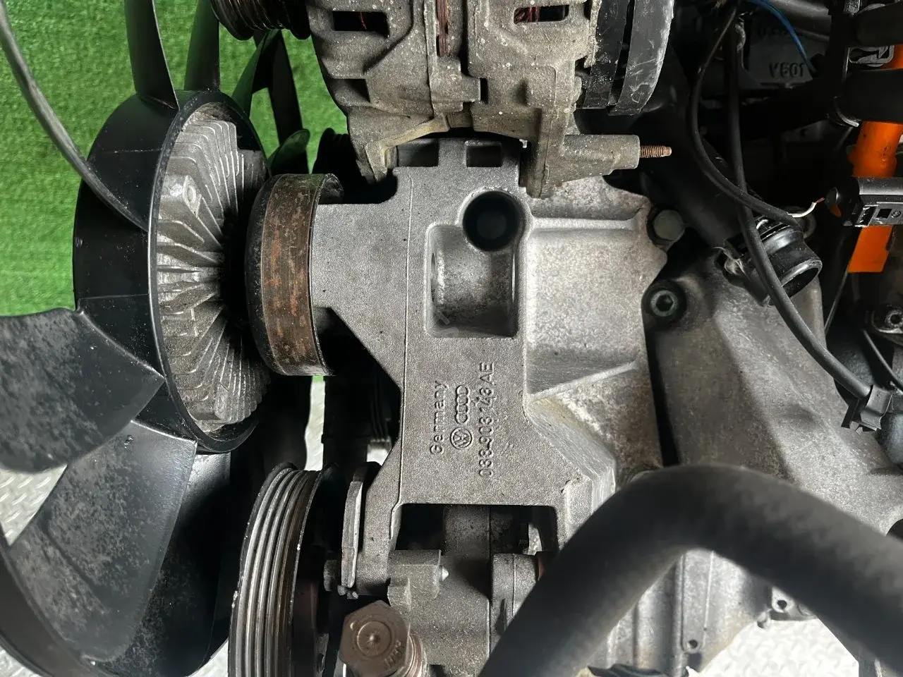 Кронштейн генератора 038903143AE