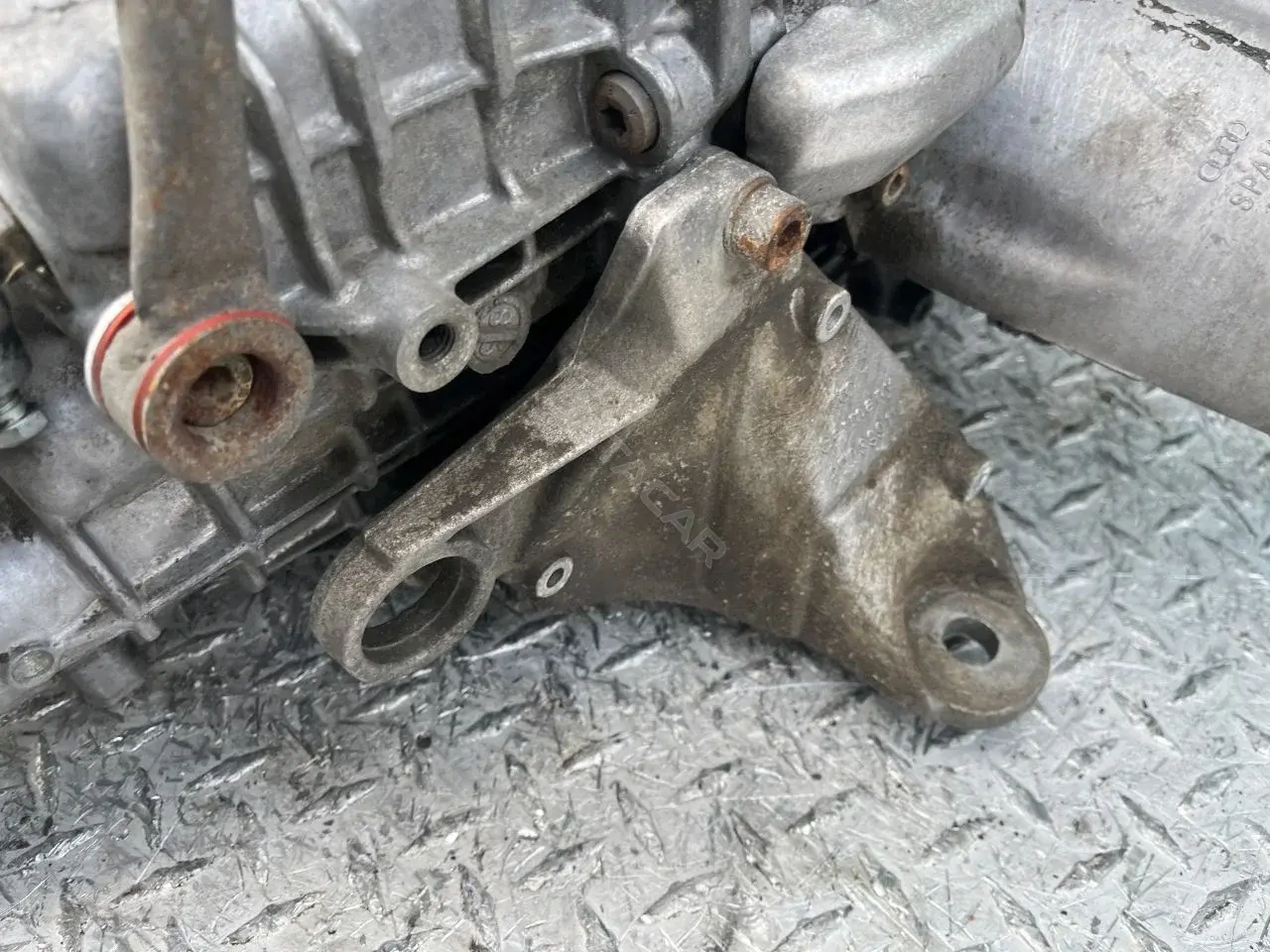 Кронштейн КПП 8D0399114S