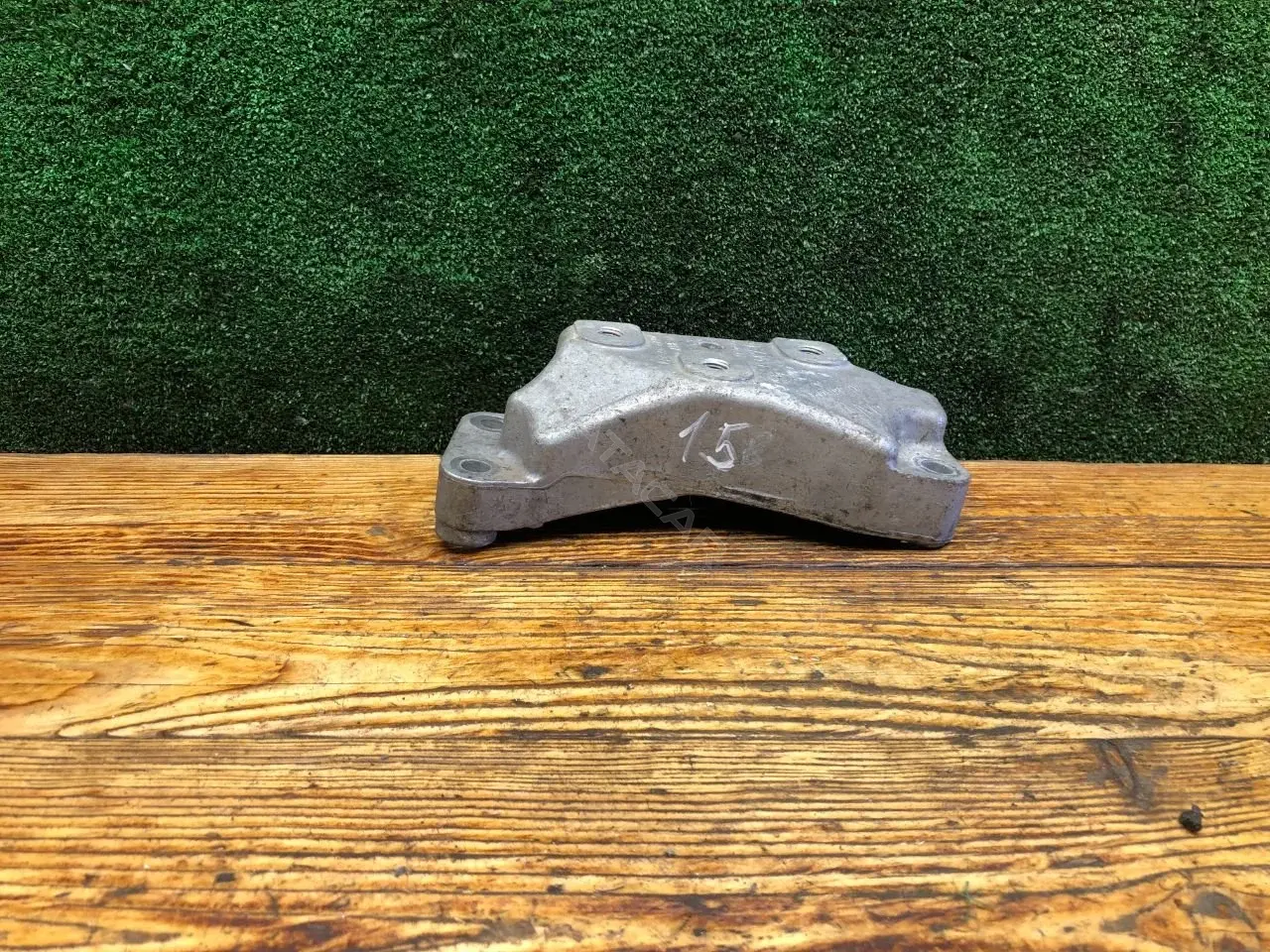 Кронштейн КПП 1K0199117