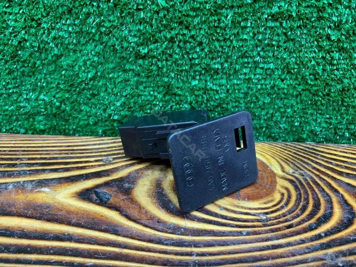 Датчик закрытия крышки багажника 4A0959905