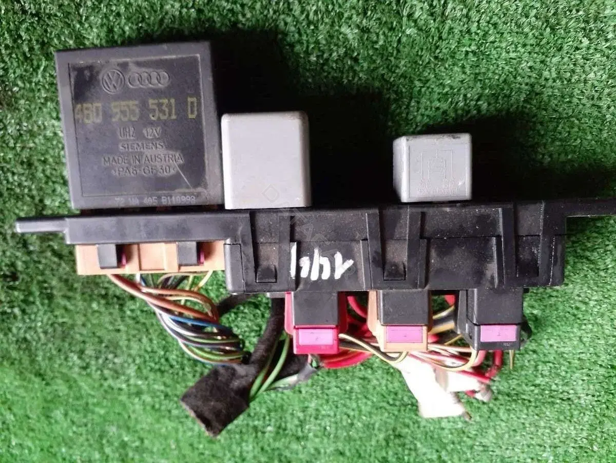 Блок предохранителей 8L0941822A