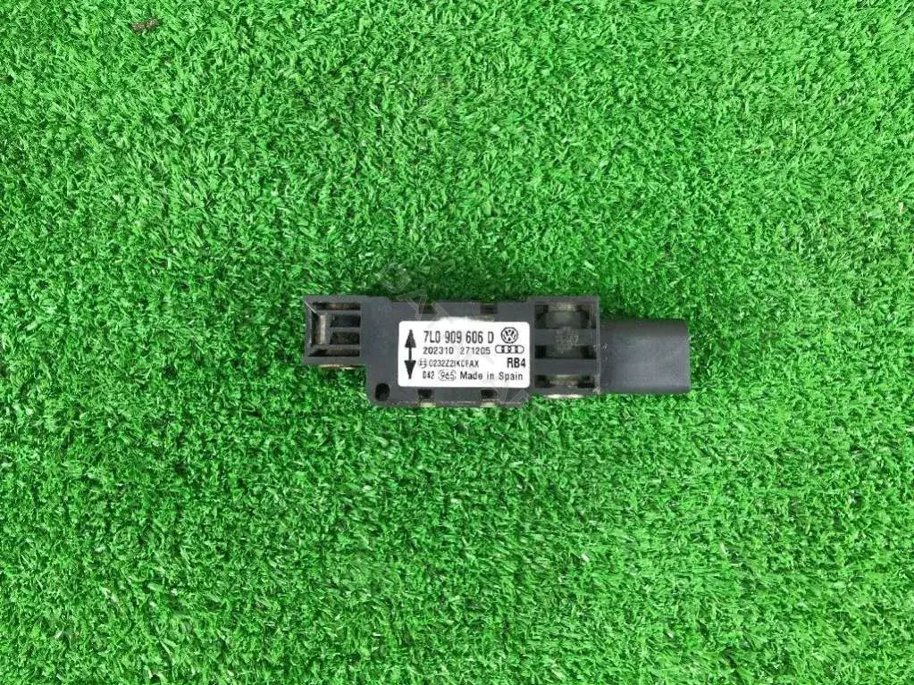Датчик удара 7L0909606D
