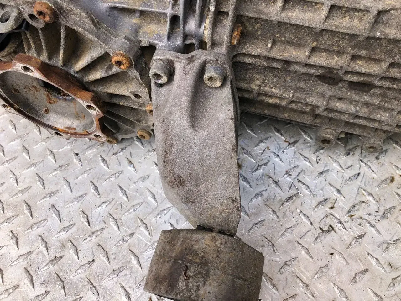 Кронштейн КПП 8D0399113AB