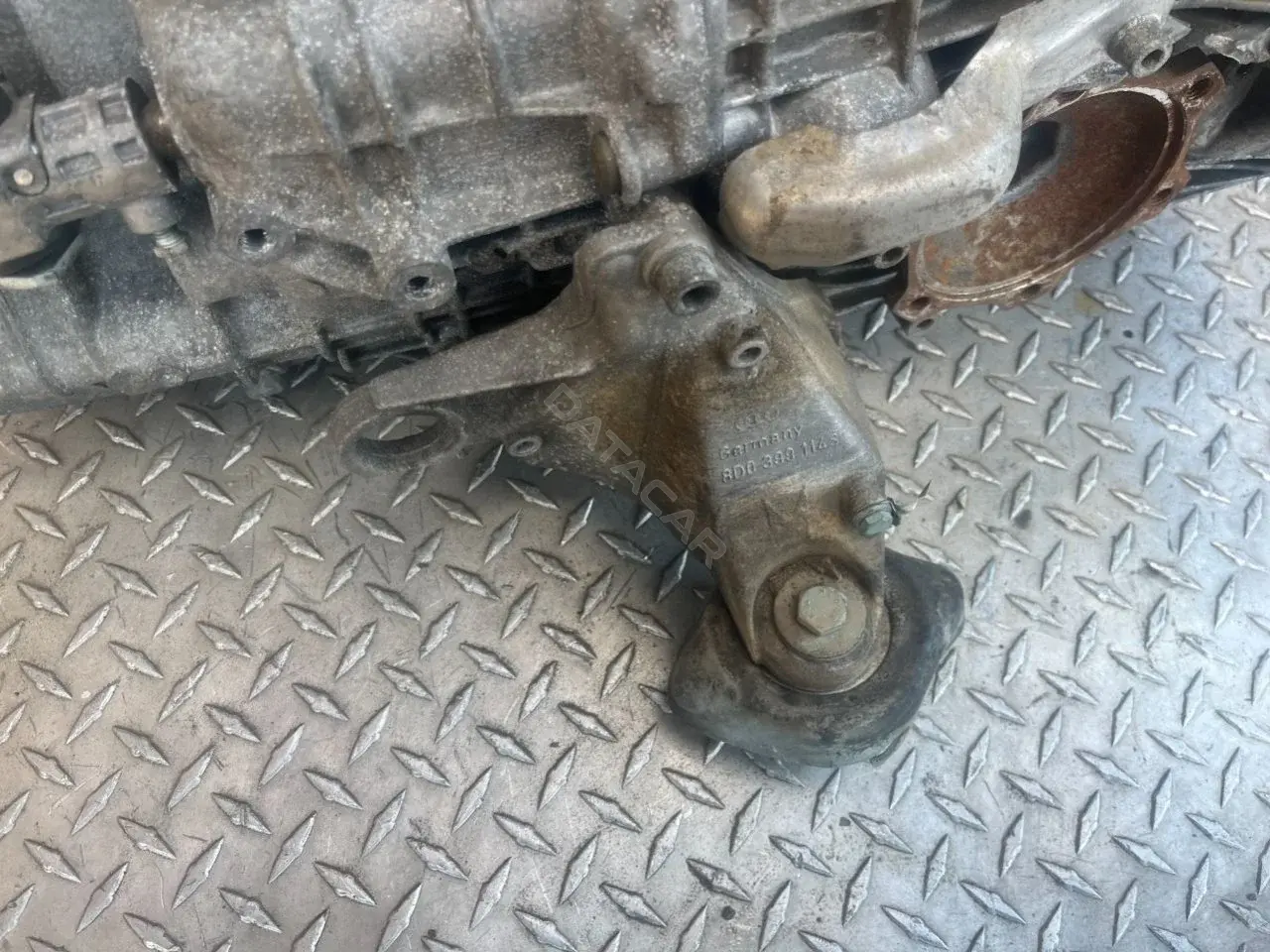 Кронштейн КПП 8D0399114S